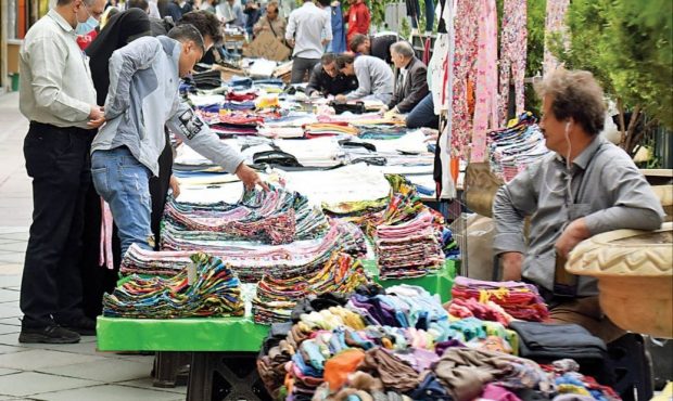 بازار پوشاک شب عید در سلطه دستفروشان